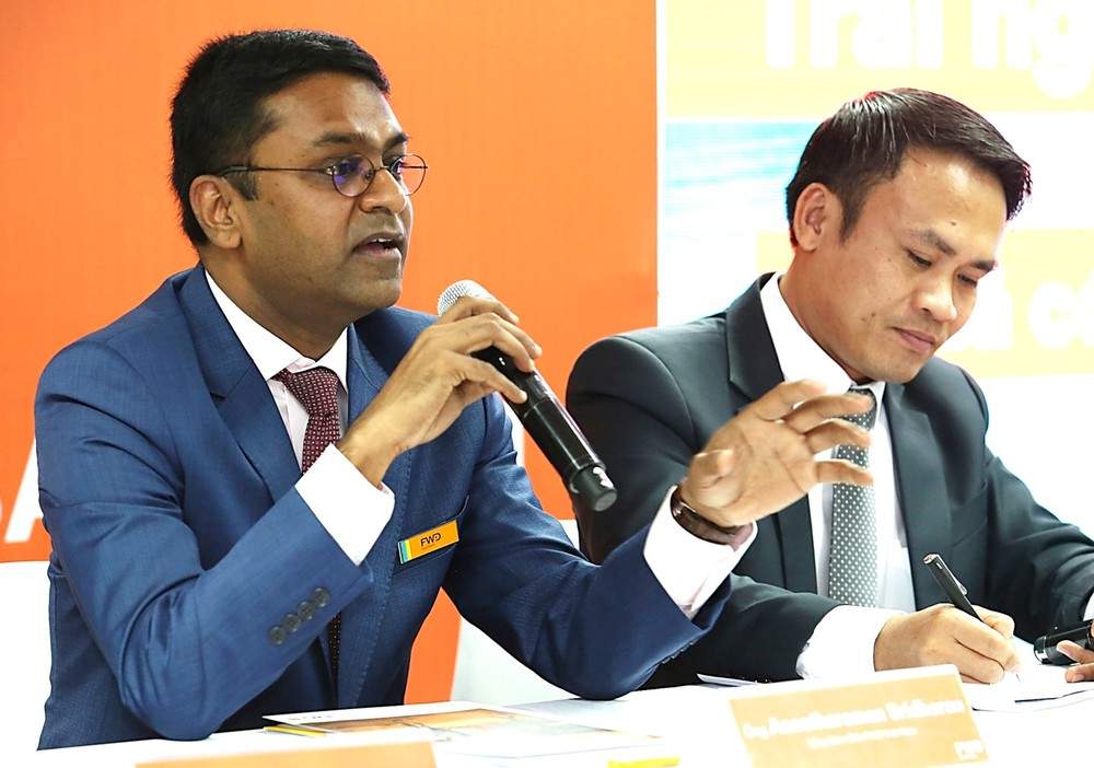 Ông Anantharaman Sridharan, Tổng Giám đốc FWD Việt Nam thông tin về các điều khoản loại trừ.