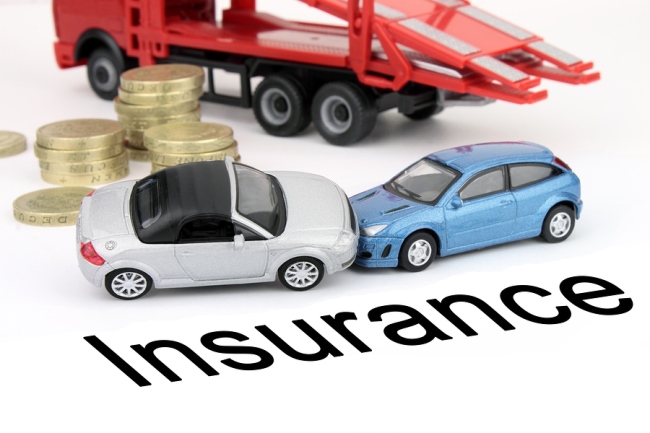 Dịch vụ và bồi thường là 2 yếu tố quan trọng khi chọn mua bảo hiểm ô tô