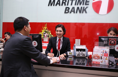 Khách hàng đăng ký vay mua xe tại Maritime Bank