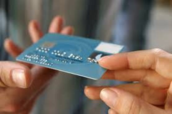 sai lầm khi sử dụng thẻ tín dụng như ATM