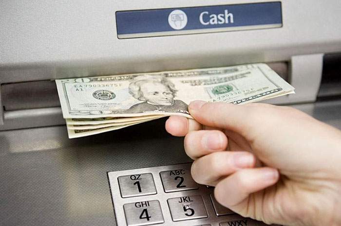 thebank_ruttienmatthetindungtaiatm_1489387966