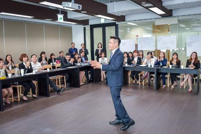 thebank_bao_hiem_aia_tuyen_dung_1502781615
