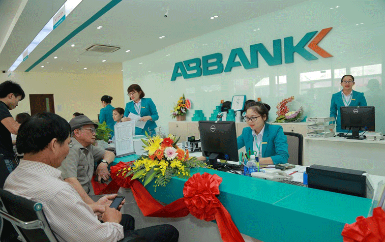 thebank_cacnganhangchovaytinchaptaitphochiminhvoilaisuatthapnhat_7_1507710657