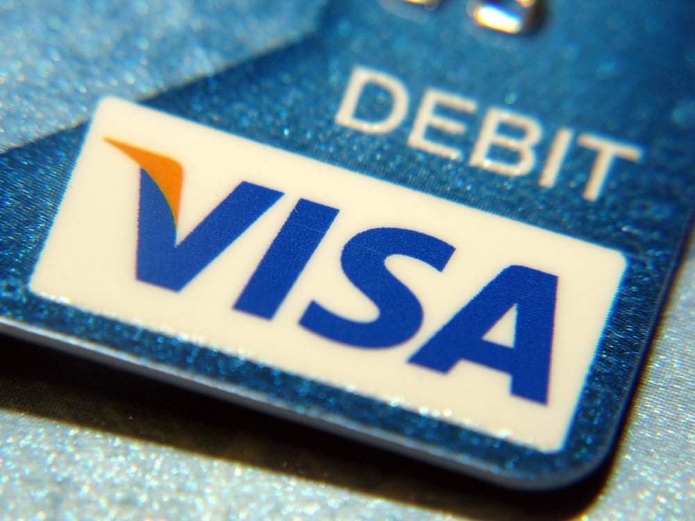 Cuộc đua phát hành thẻ visa không hồi kết của các ngân hàng