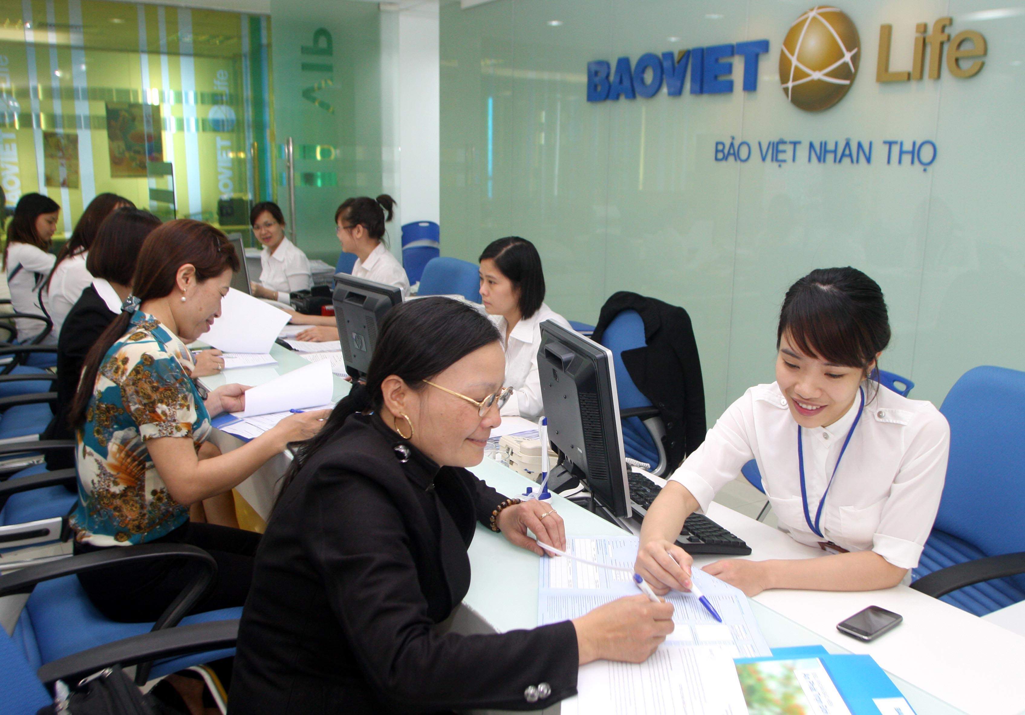 Đến trực tiếp văn phòng công ty bảo hiểm để được hướng dẫn làm thủ tục
