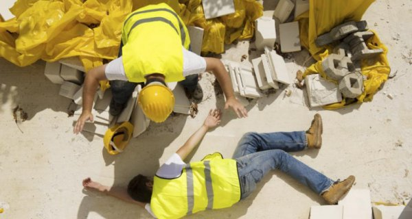 Để được giải quyết chế độ bảo hiểm tai nạn lao động, người lao động nộp hồ sơ cho người sử dụng lao động
