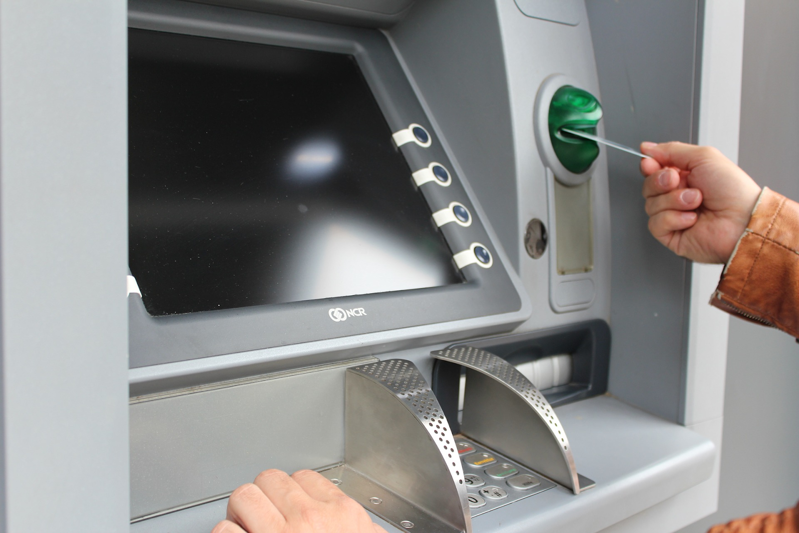 Thanh toán qua thẻ ATM