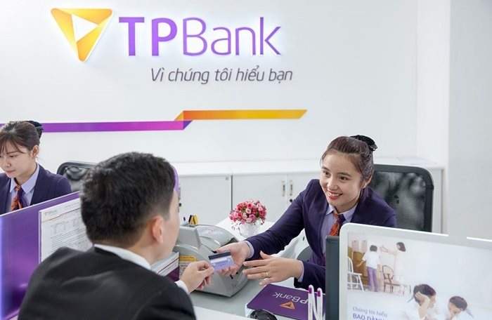 Có thể đến chi nhánh TPBank để yêu cầu mở thẻ tín dụng doanh nghiệp