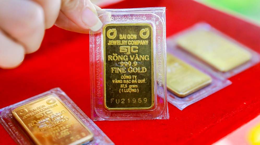 Mua vàng để tiết kiệm tiền cho tuổi già