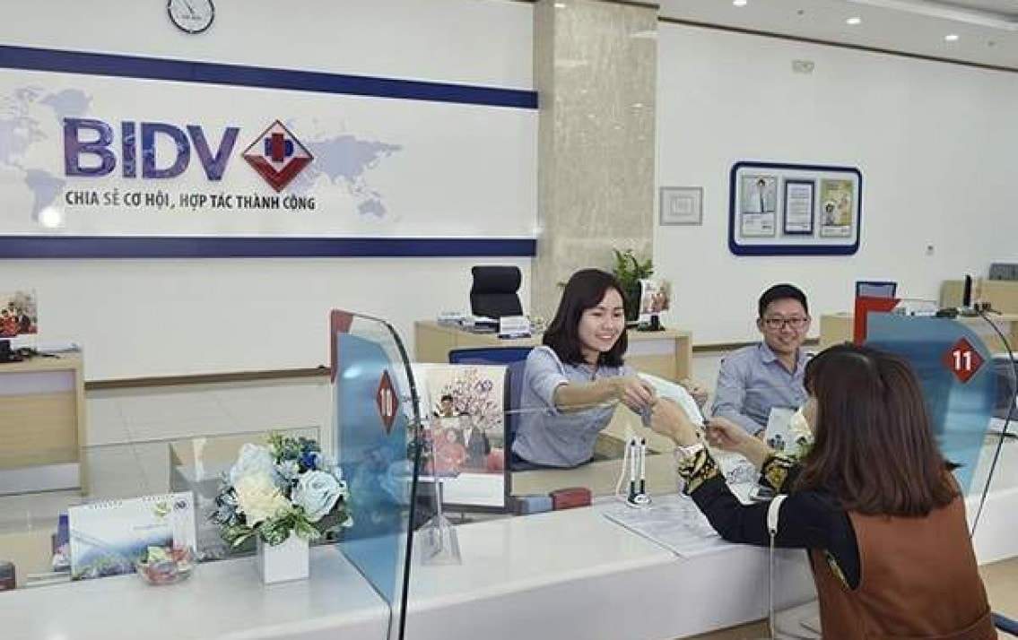 Đến trực tiếp ngân hàng BIDV mở thẻ ghi nợ