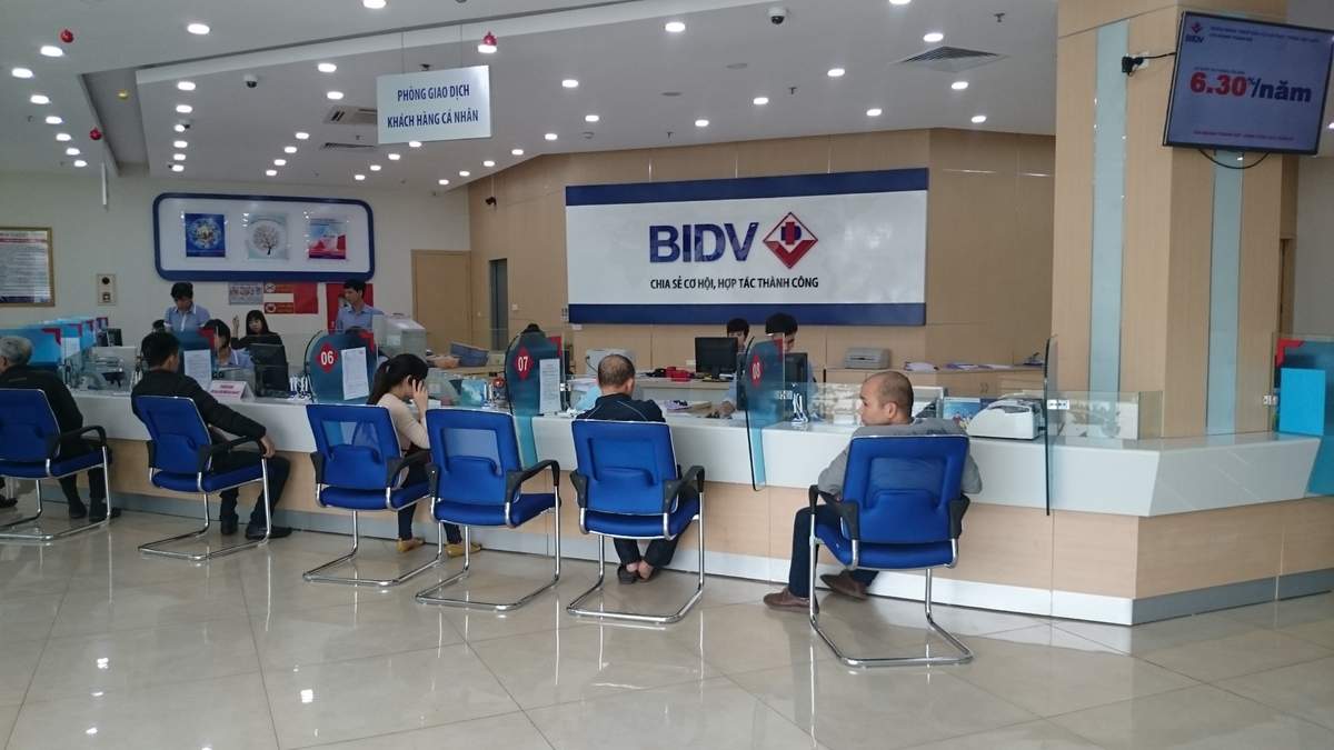Mở thẻ ghi nợ tại quầy giao dịch của BIDV