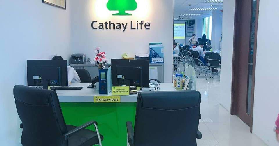 Đến trực tiếp phòng giao dịch của Cathay Life