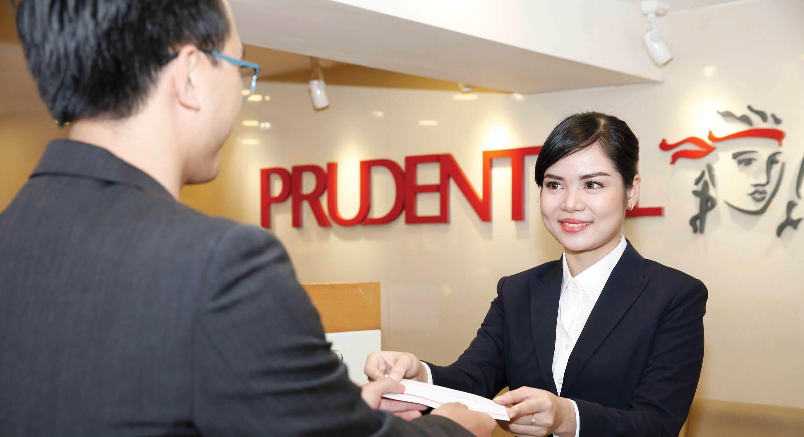 Đến trực tiếp phòng giao dịch Prudential