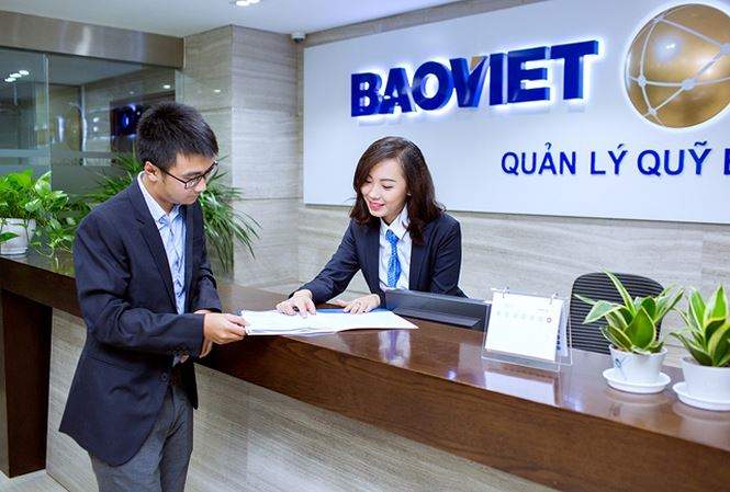Đến trực tiếp phòng giao dịch của bảo hiểm Bảo Việt