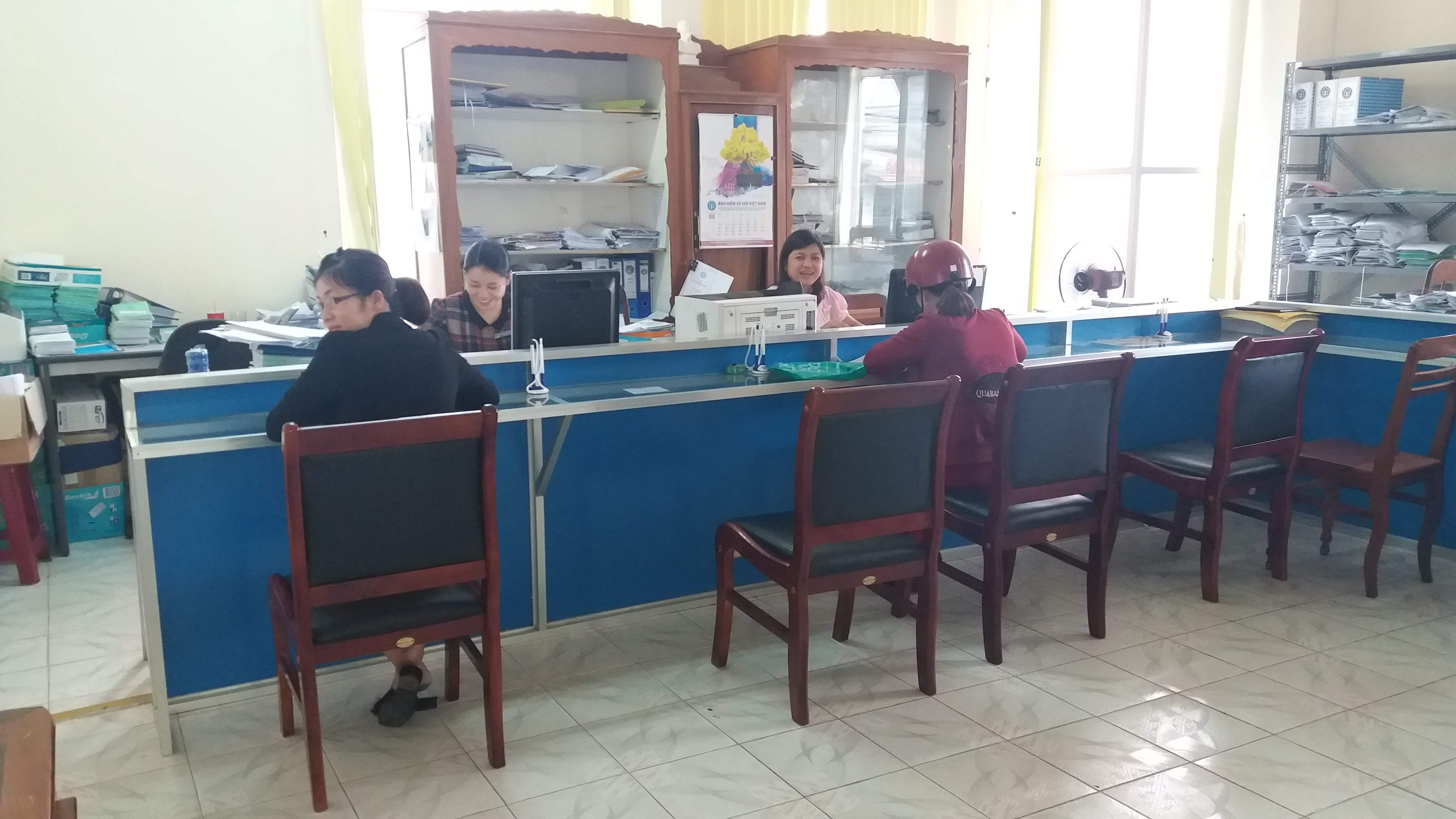 1 ngày làm việc của cán bộ BHXH Kon Tum