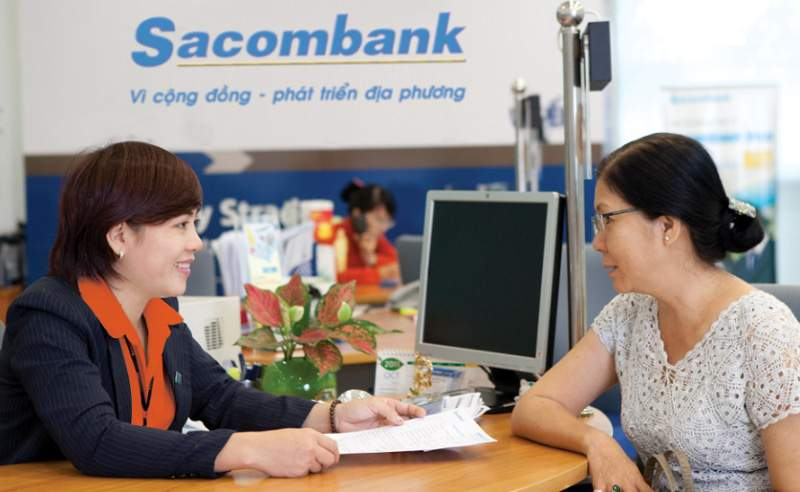 Khách hàng đăng ký vay du học Sacombank