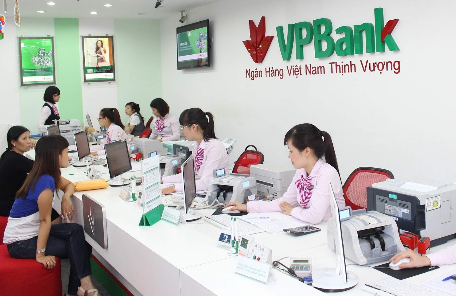 Khách hàng đăng ký vay khởi nghiệp tại VPBank