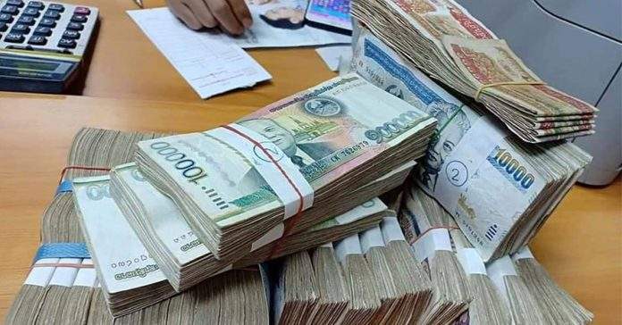 Phí giao dịch khi chuyển tiền từ Lào về Việt Nam