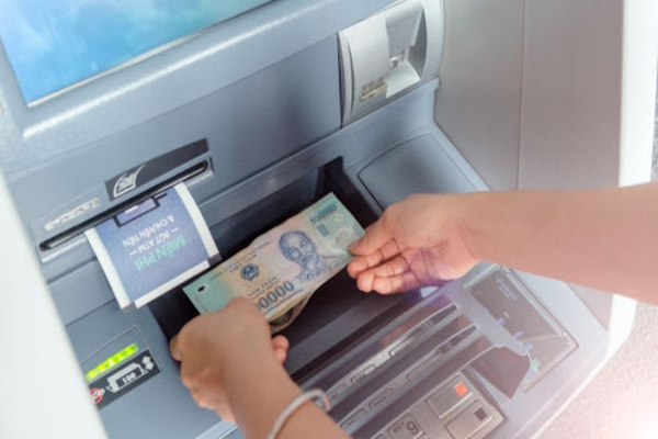 Nộp tiền mặt vào tài khoản tại các cây ATM CDM