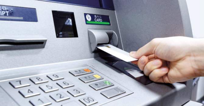 Chuyển tiền qua ATM khách hàng sẽ phải trả phí bao nhiêu?