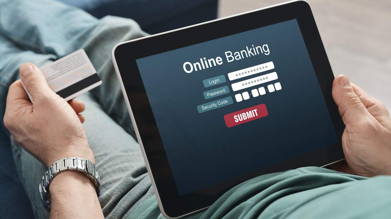 Bị lừa chuyển tiền qua Internet banking có lấy lại được không?