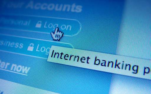 Chuyển tiền qua Internet banking khi ở nước ngoài có được không?