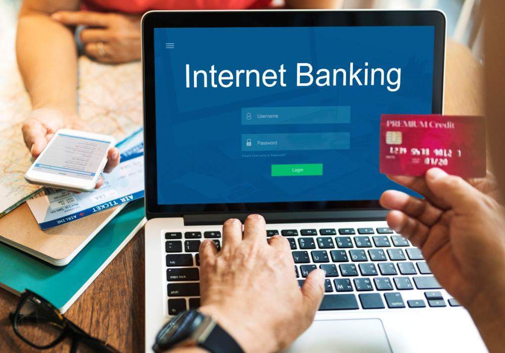 Khóa thẻ ATM có dùng được Internet Banking không?
