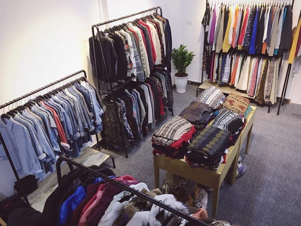 Cửa hàng quần áo secondhand