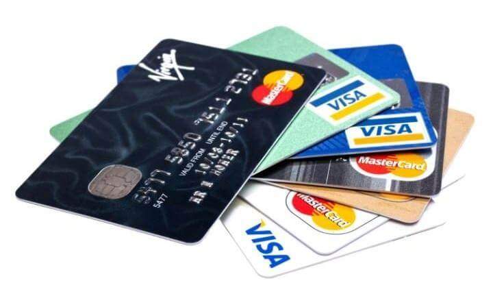 Khách hàng mở thẻ tín dụng