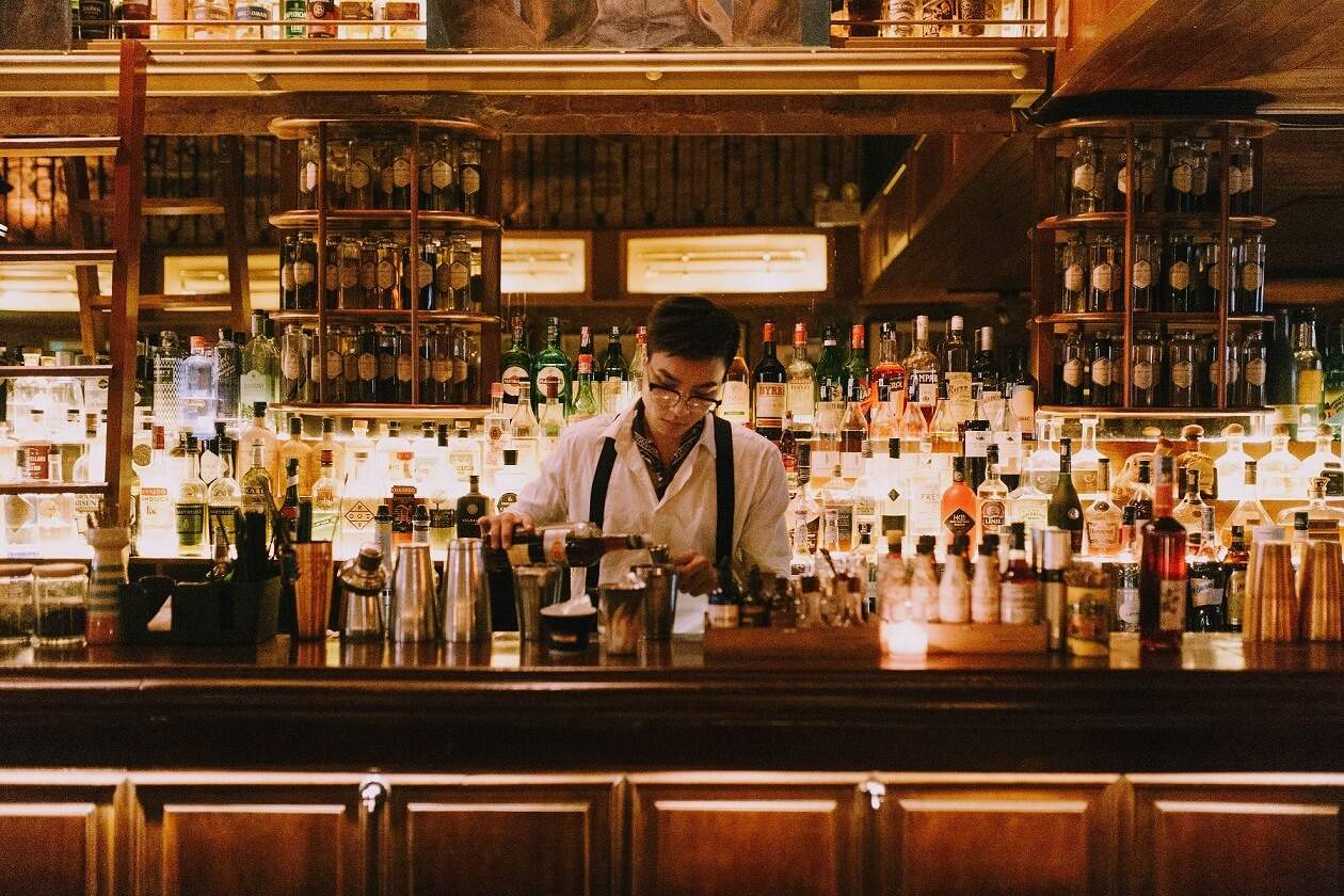 Phân biệt mô hình kinh doanh Pub và Bar