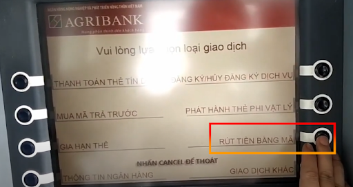 Chọn giao dịch rút tiền bằng mã QR