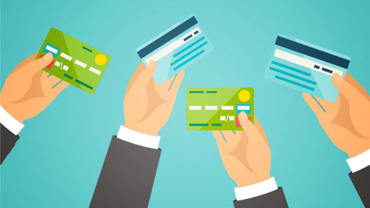 Tìm hiểu về mức phí trễ hạn thẻ tín dụng của Sacombank