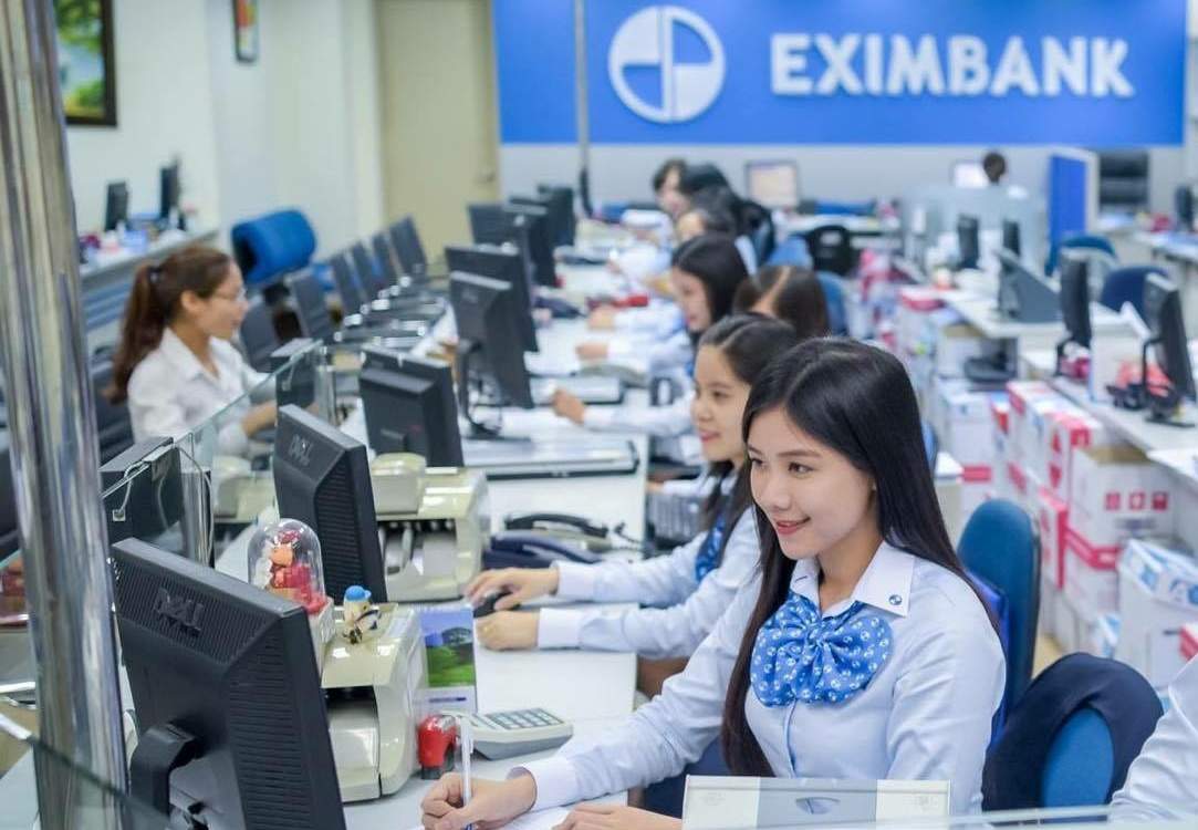 Khách hàng cần tới trực tiếp phòng giao dịch/chi nhánh ngân hàng Eximbank để đăng ký Internet Banking