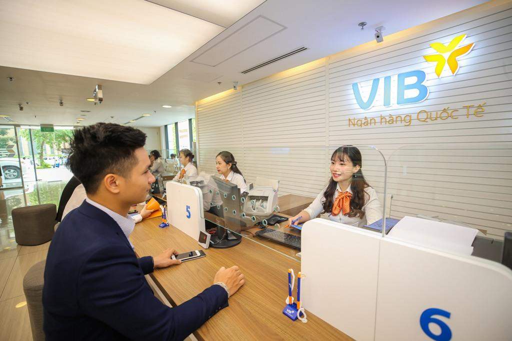 Tới trực tiếp ngân hàng VIB để được hỗ trợ mở khóa tài khoản Internet Banking VIB