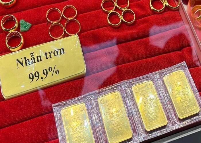 Nên mua vàng miếng hay vàng nhẫn thì có lợi hơn?
