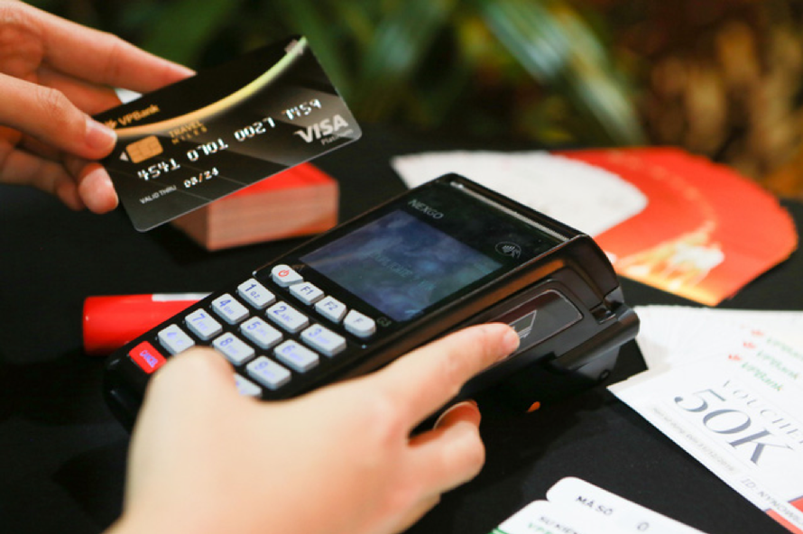 Khách hàng cần nắm vững các loại phí khi sử dụng thẻ tín dụng VPBank