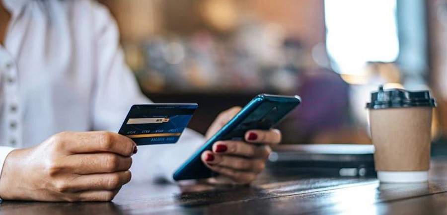 Có nên chuyển đổi dư nợ thẻ tín dụng sang trả góp không?