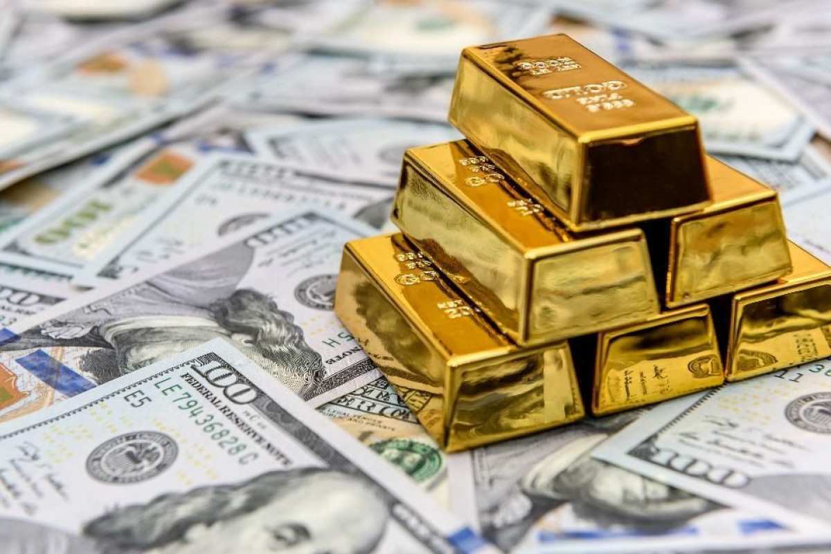 Nên đầu tư tiền đô hay mua vàng? Kênh đầu tư nào tốt hơn?