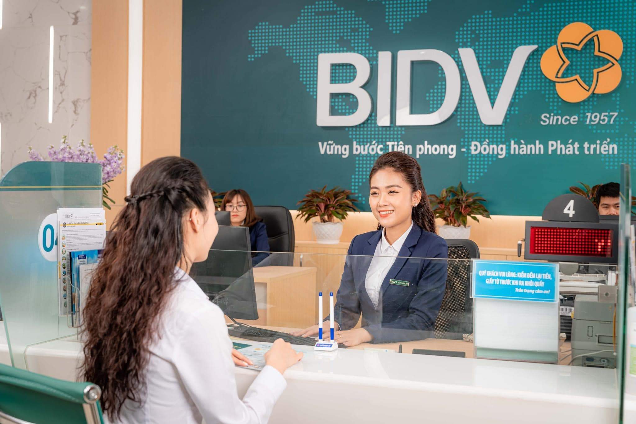 giờ làm việc bidv