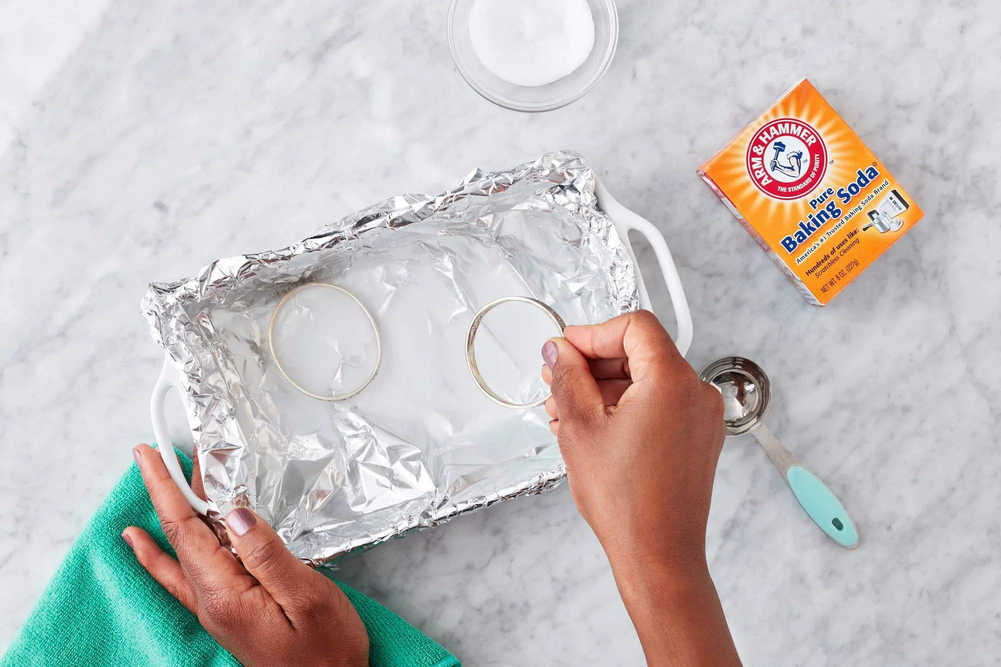 Cách làm trắng bạc bằng baking soda