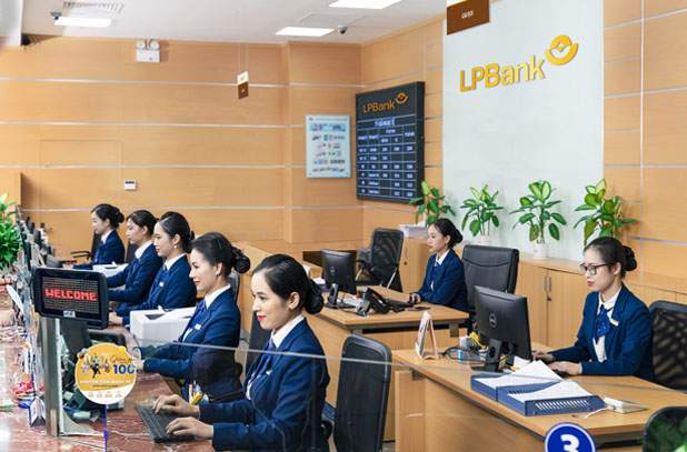 thebank_ngan_hang_lpbank_lam_viec_sang_thu_7_1733901638