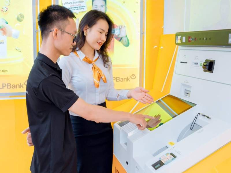 thebank_rut_tien_the_atm_lien_ket_phat_trien_chuan_lpbank_1734943172