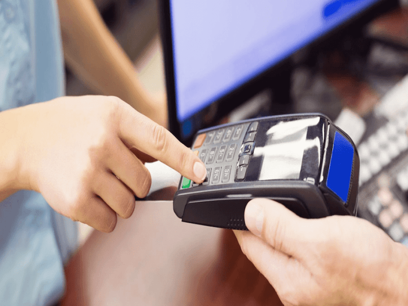 thebank_hinh2_may_pos_vietcombankmin_1523170756