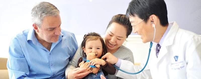 Có nhiều gói và loại bảo hiểm sức khoẻ cho bé mà bố mẹ có thể lựa chọn