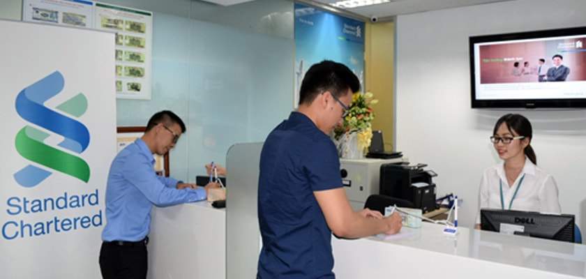 Thanh toán thẻ Standard Chartered tại quầy giao dịch