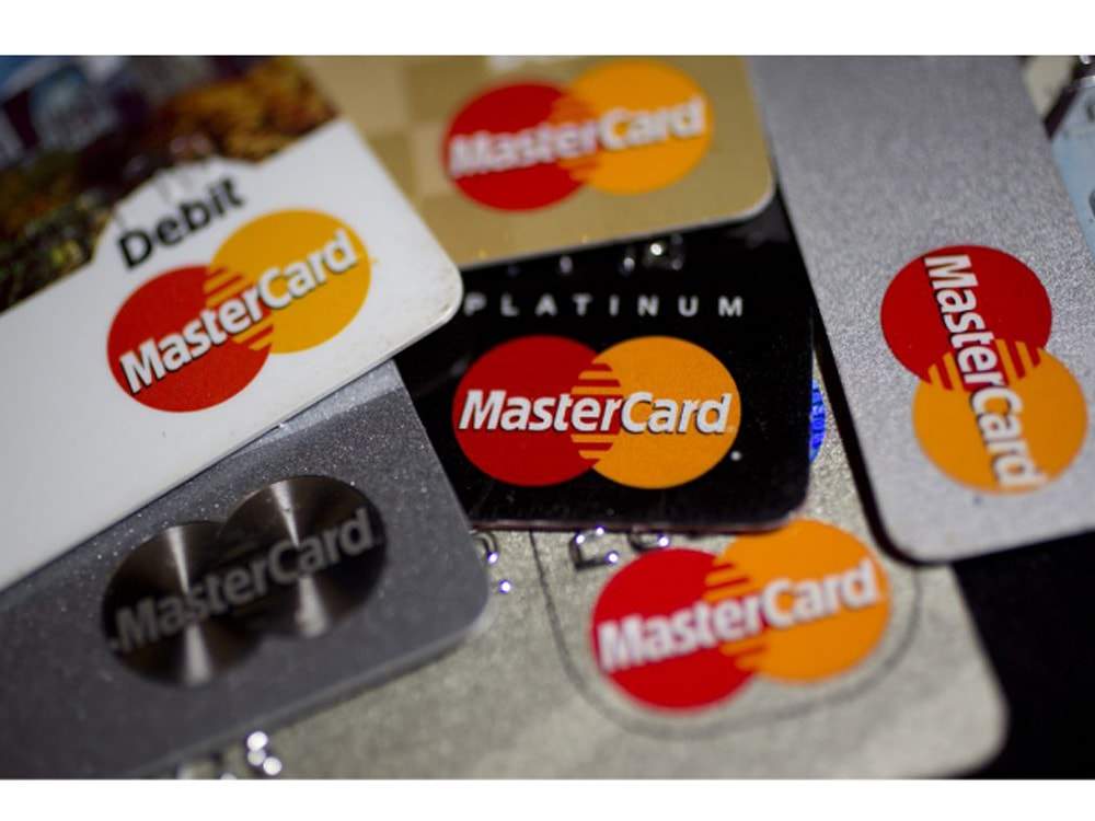 thẻ ghi nợ mastercard là gì