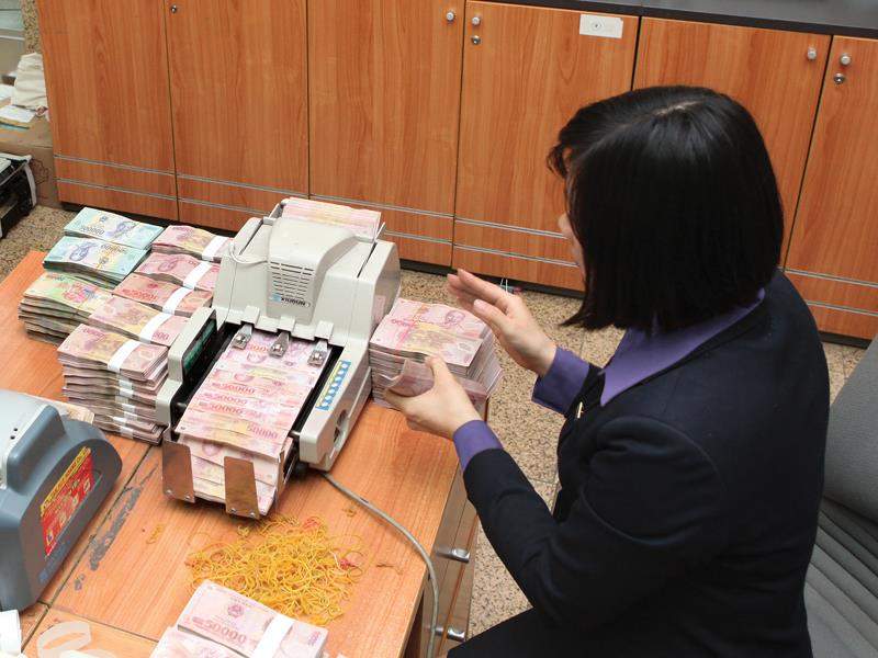 thebank_conenguikietkiemnganhang_2_1514450839