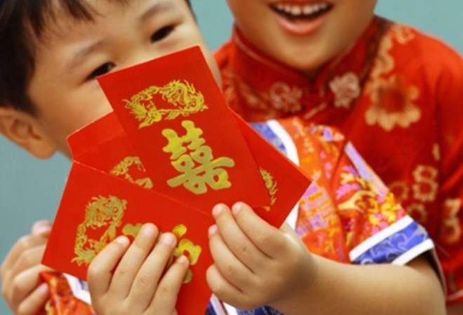 bố mẹ dành riêng khoản tiền cho bé vào sổ tiết kiệm