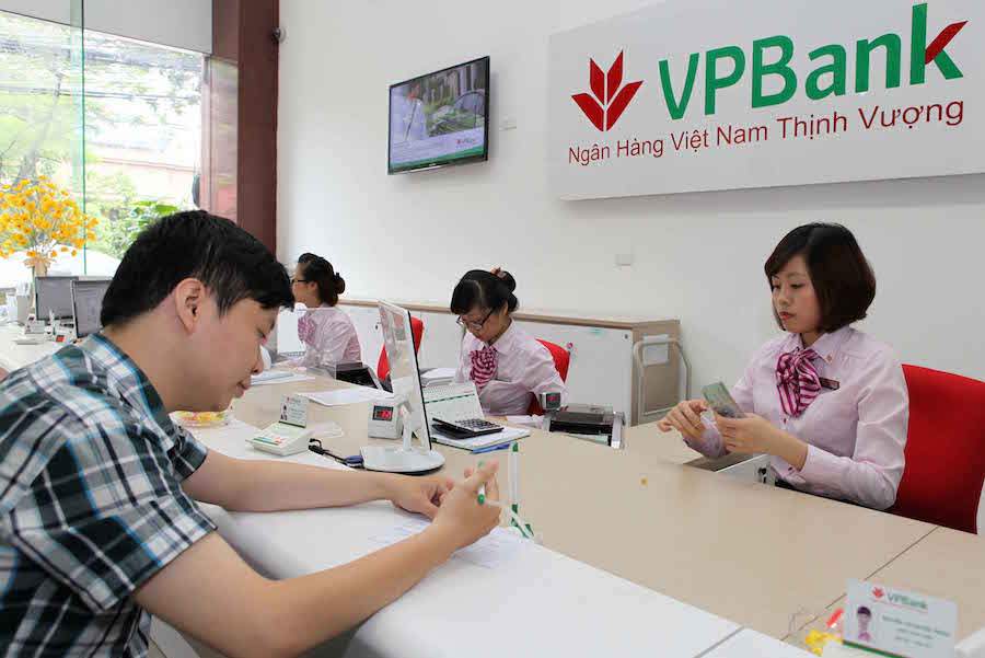Hình 3. Khách hàng phải đến ngân hàng để thực hiện giao dịch tiền gửi tiết kiệm