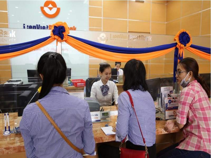 Thẻ trả trước vô danh chỉ được sử dụng để thanh toán tiền hàng hóa dịch vụ và không được rút tiền mặt.